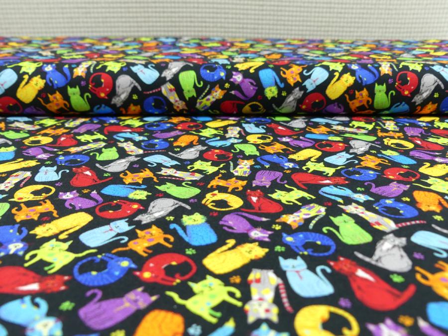 Patchworkstoff bunte Katzen auf schwarz